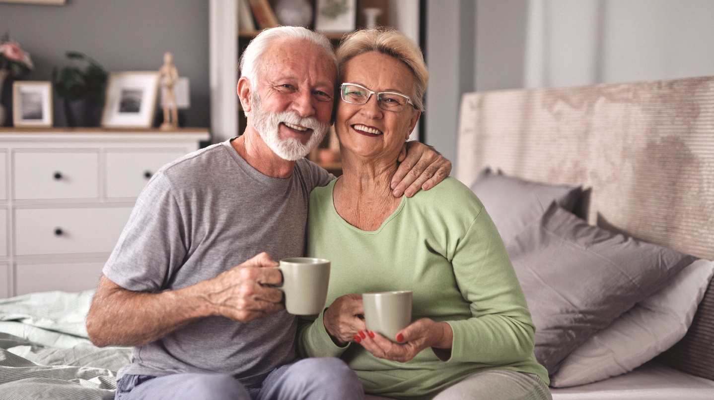 COUPLE HAVING COFFEE